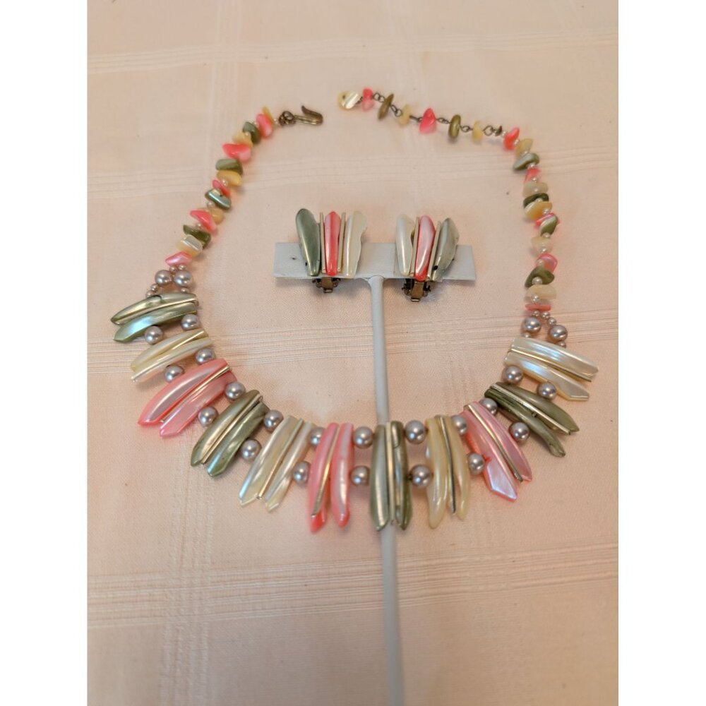Vintage Multicolor Shell Necklace Beaded Bold & Clip-On Earrings Statement Set